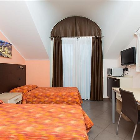 Residenza Villa Regina Монца Екстер'єр фото