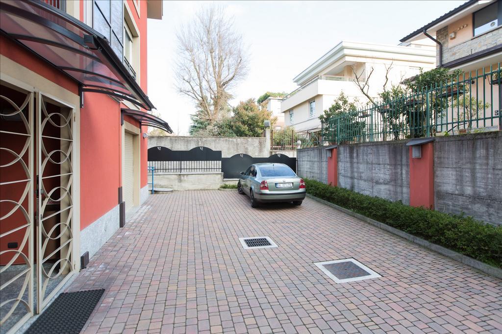 Residenza Villa Regina Монца Екстер'єр фото