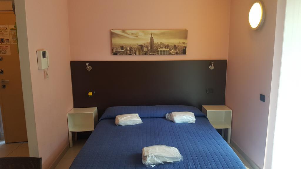 Residenza Villa Regina Монца Екстер'єр фото