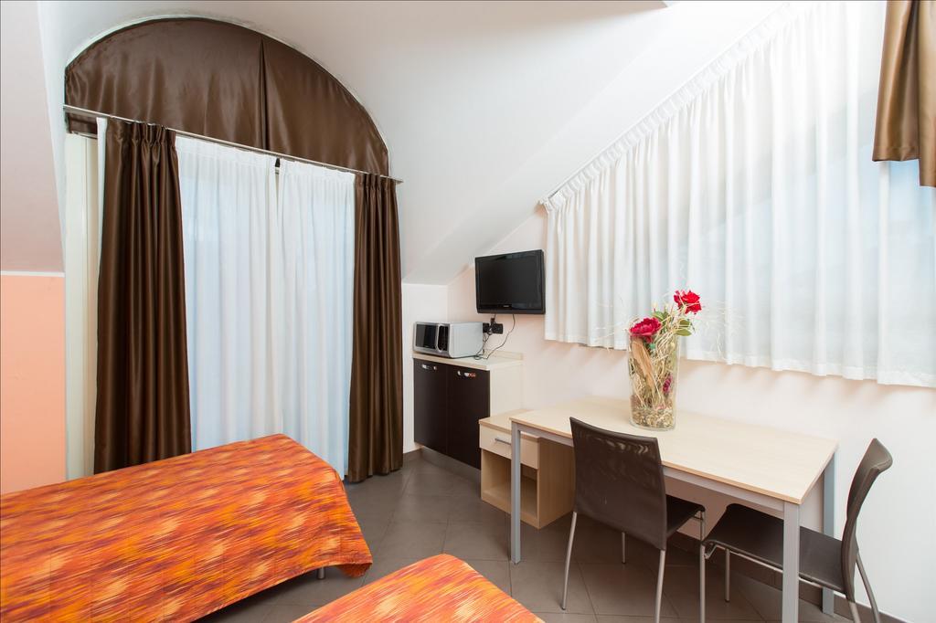 Residenza Villa Regina Монца Екстер'єр фото